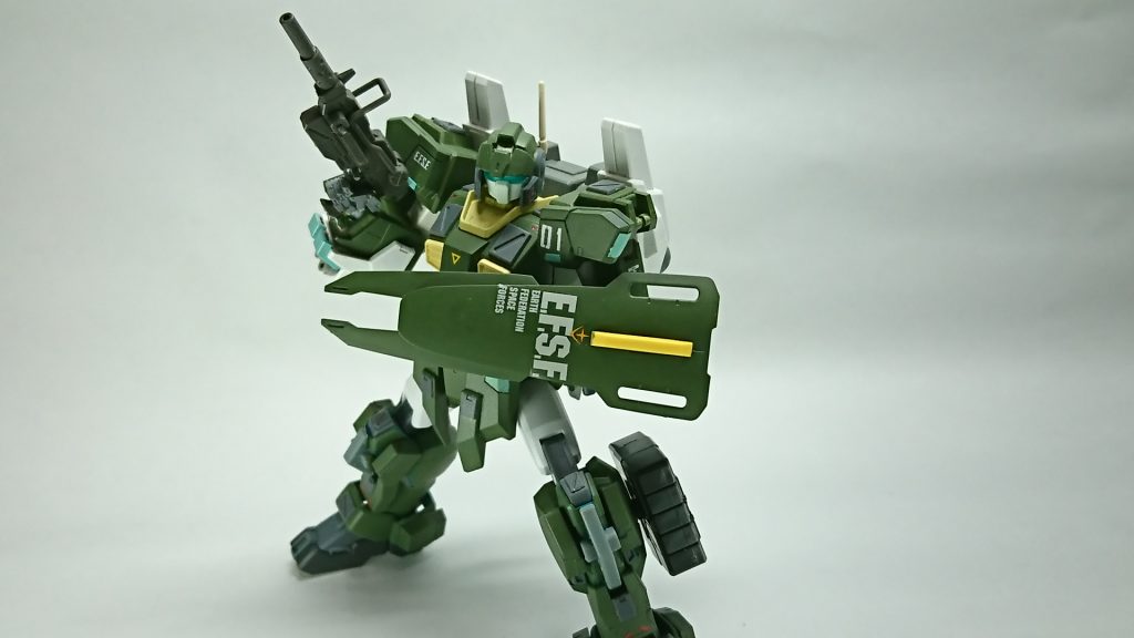 反面、そのコスト面から量産性は低くフェアリーテイル小隊に配属された3機のみが実戦に投入されている