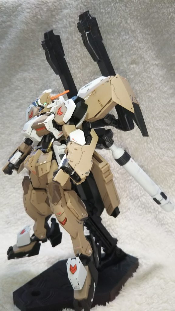 追加装備の「レールガン」「プロペラントタンク」。