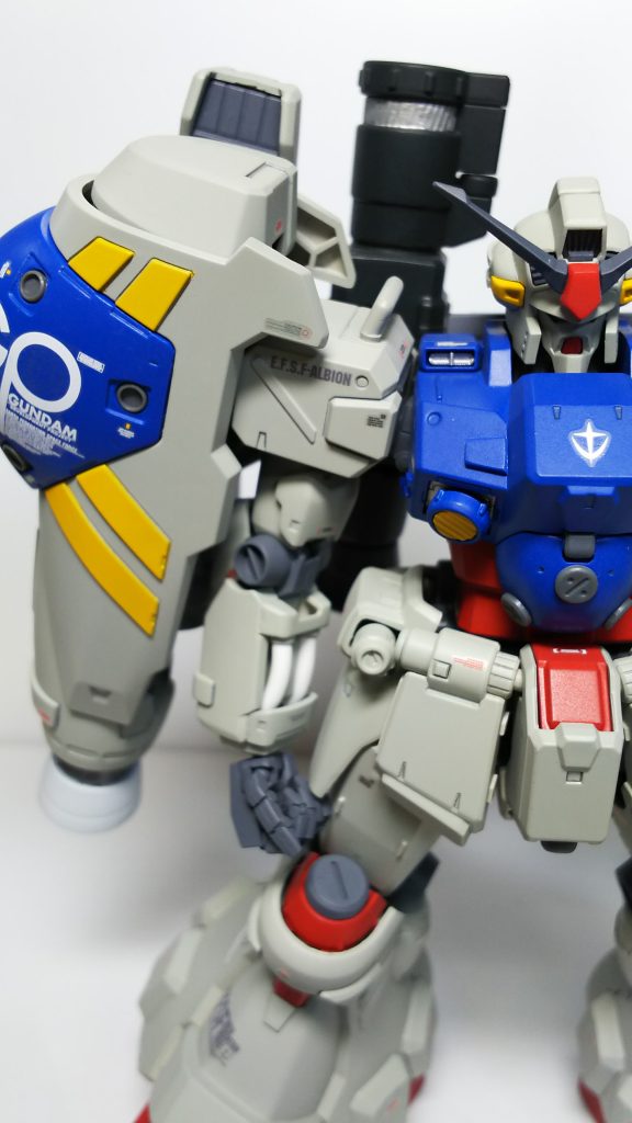 下腕はシリンダーが付いてましたが、設定画がどう見てもシリンダーに見えなかったのでパイプにしました