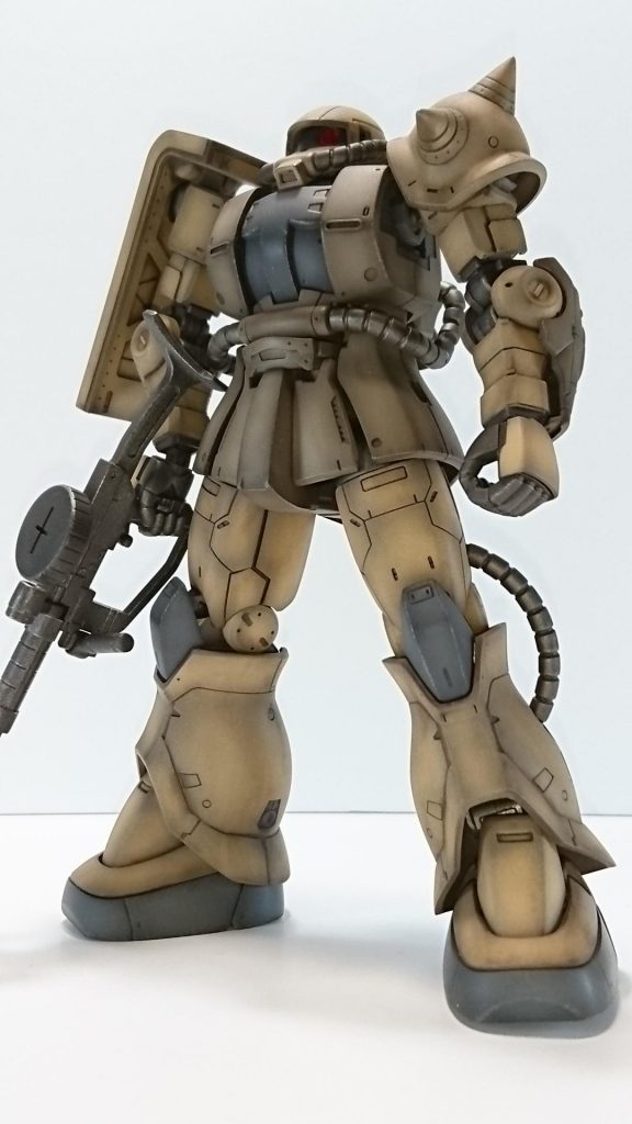 ザクⅡ。
こちらもモノアイをクリアパーツにしました。