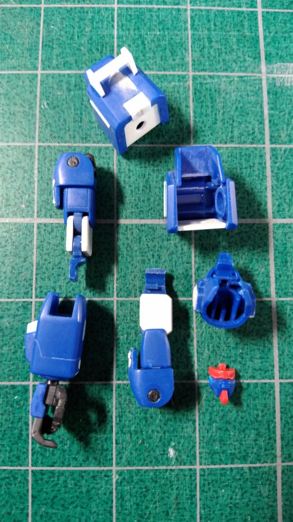 旧hgucの陸ガンバリエーション機では、定番の後ハメ加工ですね。