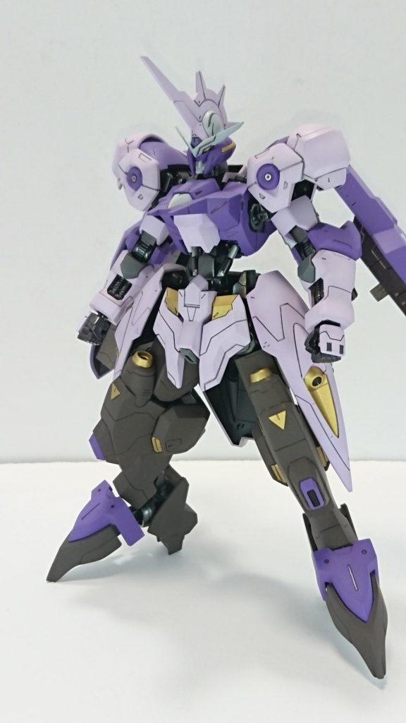 プロポーションを少し改修。
首を長めに新造したのと腹にスペーサーをかまして延長してます。