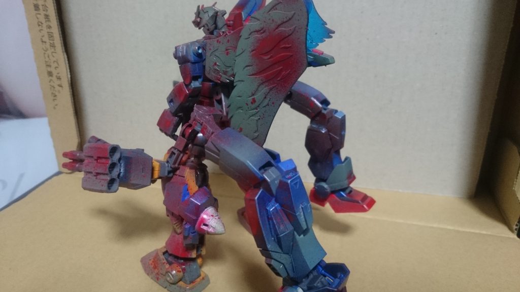 ルドウイークと同じく4本の足で自立出来るようにセイリングガンダムの足をジョイントパーツと共につけ、自然体になるような曲げにしました