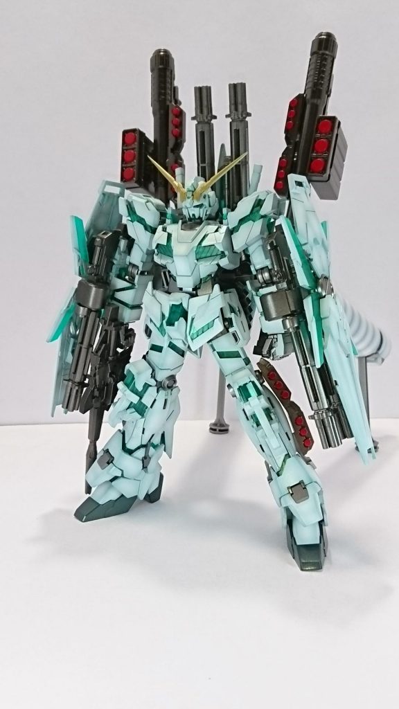 本体部はメタリックグリーンから立ち上げ塗装してます。
全体にグリーンパールを吹いて仕上げました。