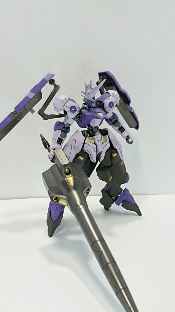 このキット、パーツの大半がKPS製で面出しやスジ彫りの彫り直し等の表面処理に苦戦しました。