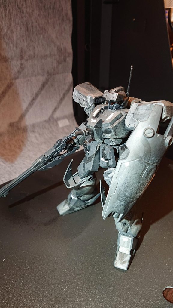 水性塗料でウォッシングした結果、かなり濁った色に…┐(´д｀)┌