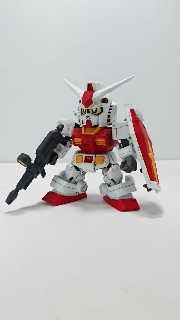 フェイスパーツの頬を幅増し。
顎を小さめに。
取り付け位置を変更を変更して印象を変えました。