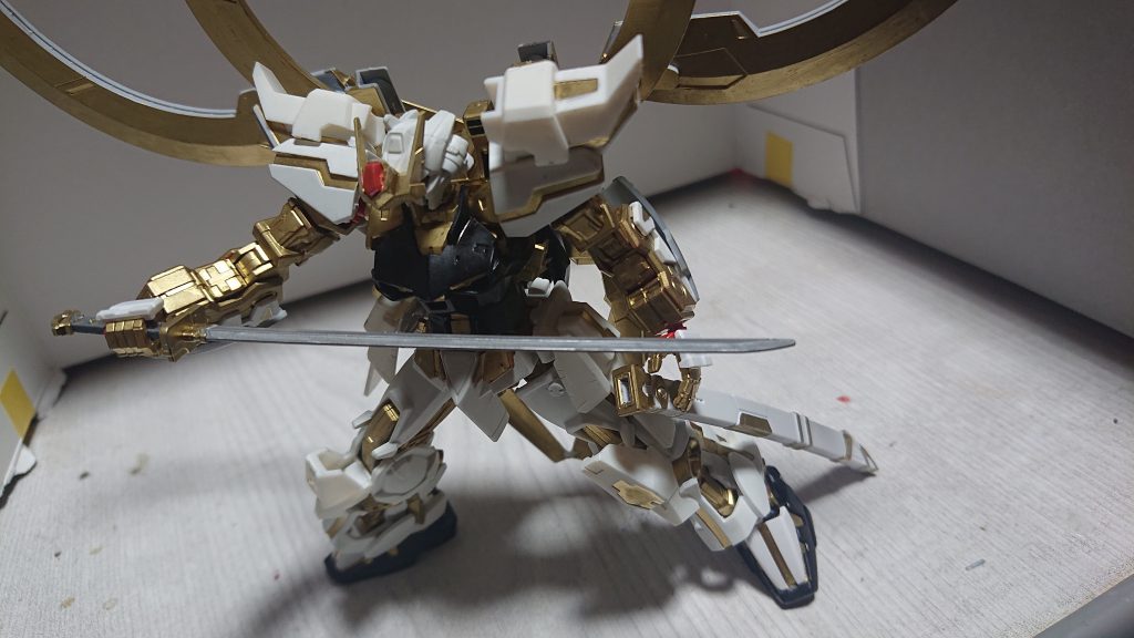 使用武器 光刀 KAGURA

本機は開発を前提とした機体のため、武器がこれのみとなる

オーエン自らが、「刀がいいー(^q^)」
と言ったため、開発部が急遽作った。
オーエン曰く、「刀ってかっこいいじゃん？」とのこと。

この刀が本領発揮するのはまた別のお話