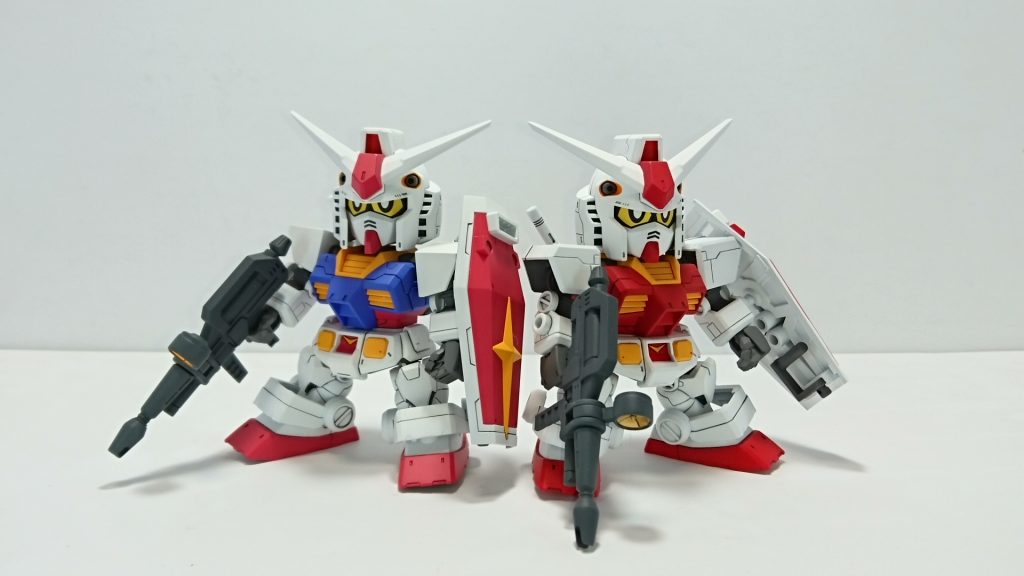 ノーマルガンダムと。
ノーマルガンダムも顔の位置は変更してますがフェイス自体は無改造なので並べてみると改修点がわかりやすいと思います。