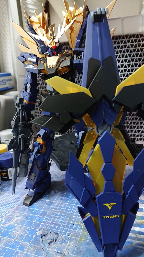 本体よりもでかいシールドてなんやねん。とつっこみたくなります。