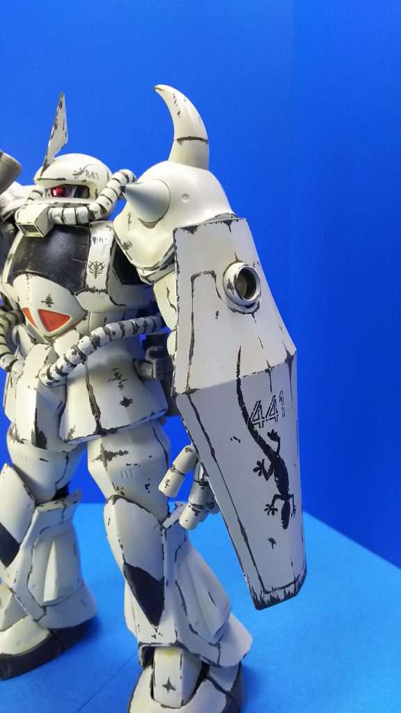 弾数節約のため、シールド下部で、連邦戦車をぶっ潰す！というイメージで、これまた剥がれを多めに💦