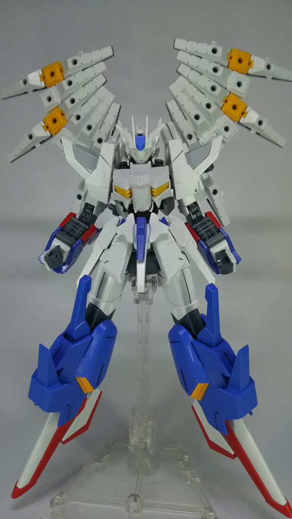 背部ユニットはファンネルでなく開口部がビーム砲という設定