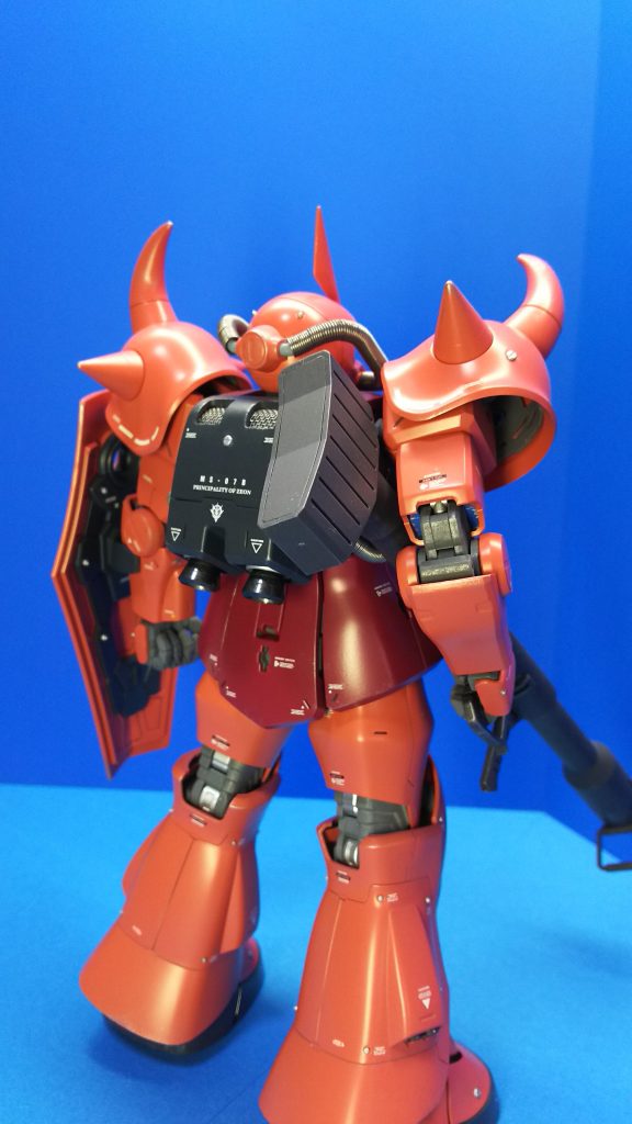 左手にヒートロッドで、マニュピレーターに。これもシャア仕様ということで。