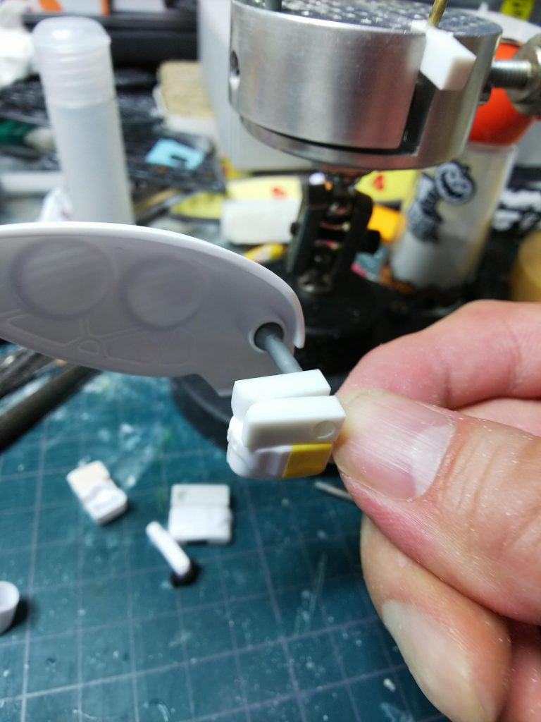 バインダーはMGのように自由可動します