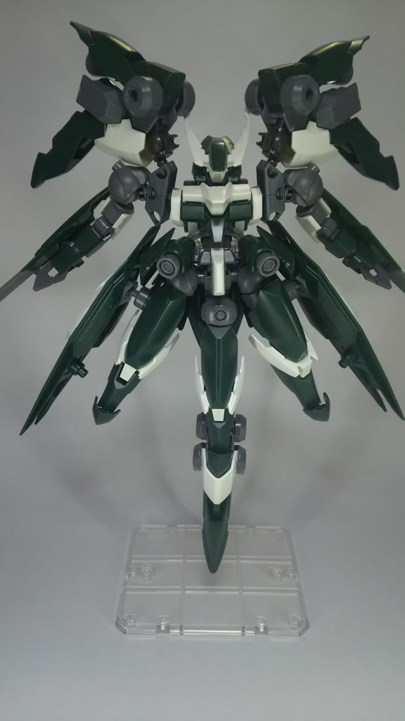 非常にポーズが決めづらいです(笑)