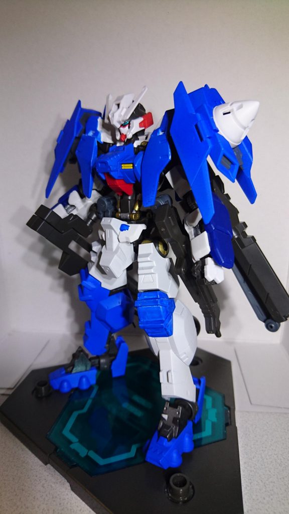 【基本設定】
AGW-GN-0029
ガンダム・アスタロト・マラクタウス。
アスタロトリナシメントをベースに、ガンダムバルバトス第六形態とダブルオーダイバーのGNドライヴを搭載したガンプラ。
ELダイバー事件の最中、AGE-Ⅱマグナムと対峙するダブルオーの改造機を見て、「彼のように組みたい!」という思いでとあるダイバーが組み上げた。
マラクタウスとは孔雀天使の意。堕天使であったともされており、悪魔由来のアスタロトに、天使の名を冠する00系MSの特徴を組み合わせたことが命名のきっかけ。