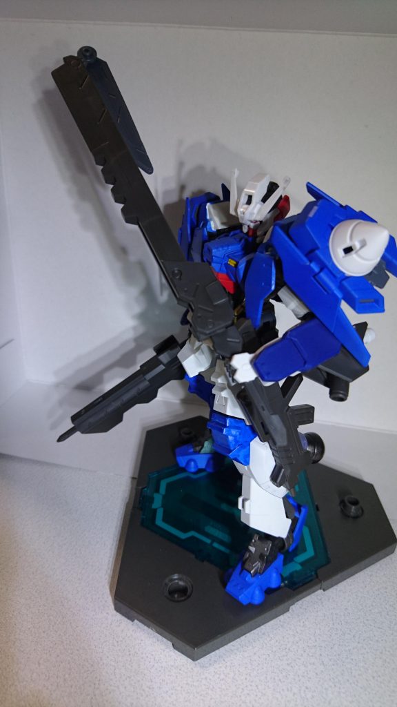 デモリッションダガー。
デモリッションナイフの変形機構をオミット、及び刃先を小型の刃に換装して軽量化したもの。
ダガーと名付けている理由は、刃の大きさがデモリッションナイフよりも小さいからということ。
先述の通り、バスタードチョッパーとの合体機構は廃止されている。