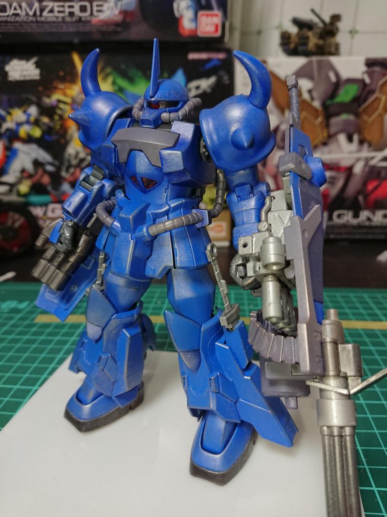 「大佐、この機体のデータは？」
「グフの改良機のようだな」
「はぁ.....しかしこのようなデータが何故？」
「技術スタッフから整理してくれと頼まれてな」
「大佐もお人好しですね」
「ほっとけ」