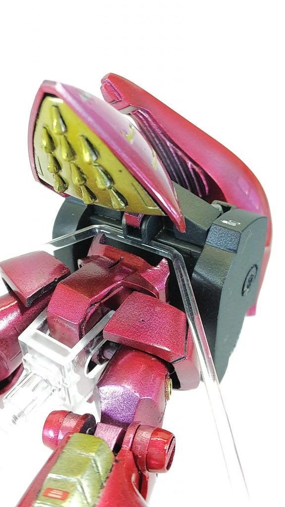 頭の裏のディテール再現、ファンネルコンテナの可動、胸、腹、腰の別パーツ化、所謂腰オムツ部分の別パーツ化をしています