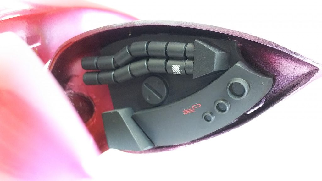 バインダー裏も再現しました、他、膝パーツの別パーツ可動、首の上向き加工で飛行ポーズが出来るようにしました