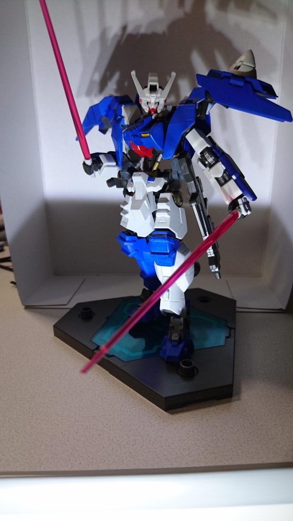 GNモード移行時のメイン武装ではあるが、通常時にも僅かながら使える武器でもある。ビームトンファーとしての機能を利用し、取っ組み合いの際に腕から急に出力する…など相手の意表を突く目的で使用される事が多い。