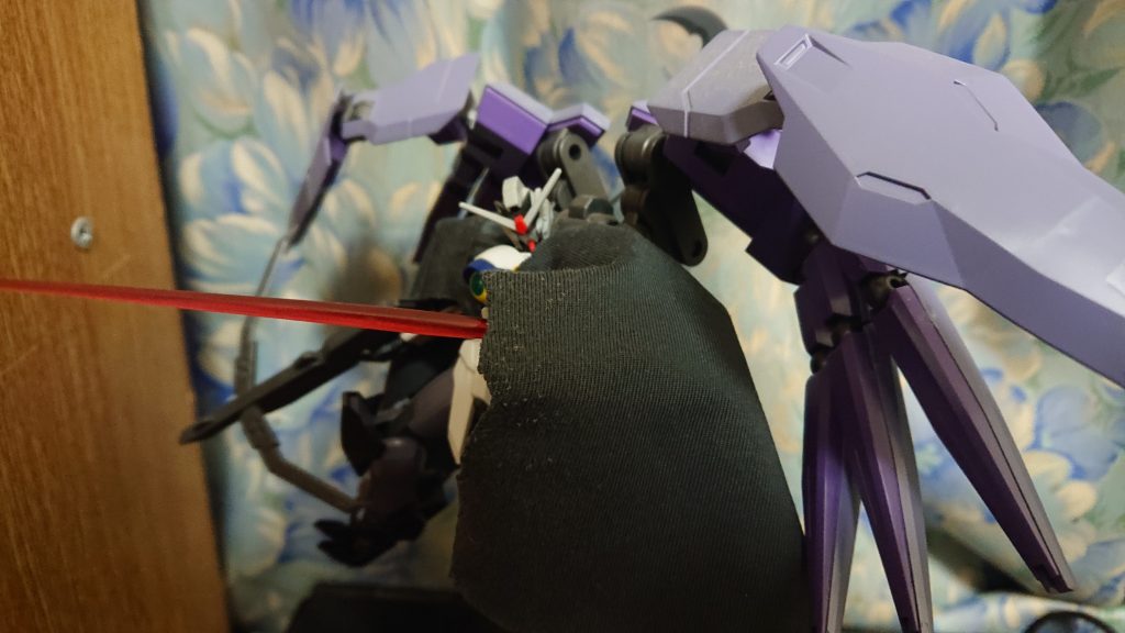 ガンダムルヴナン–3枚目/制作者：ゴン蔵5世