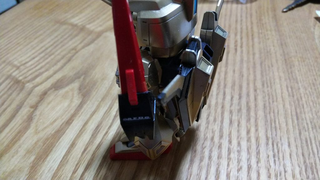 デカールは控えめに…