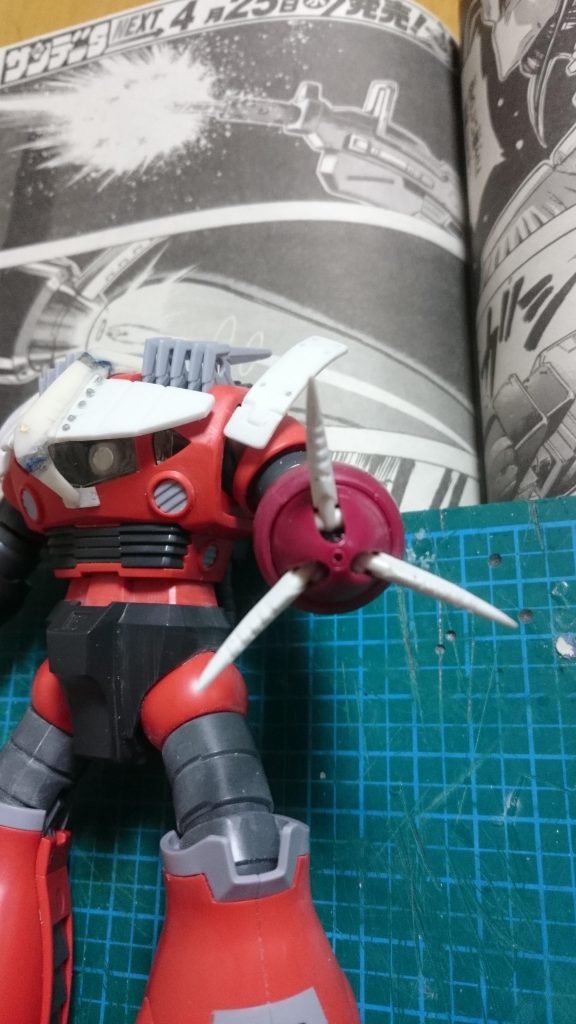 爪にスジ彫りを追加ヒート剣はこの時点ではゾゴックのものを使用していたが最終的にグフR-３５から流用した