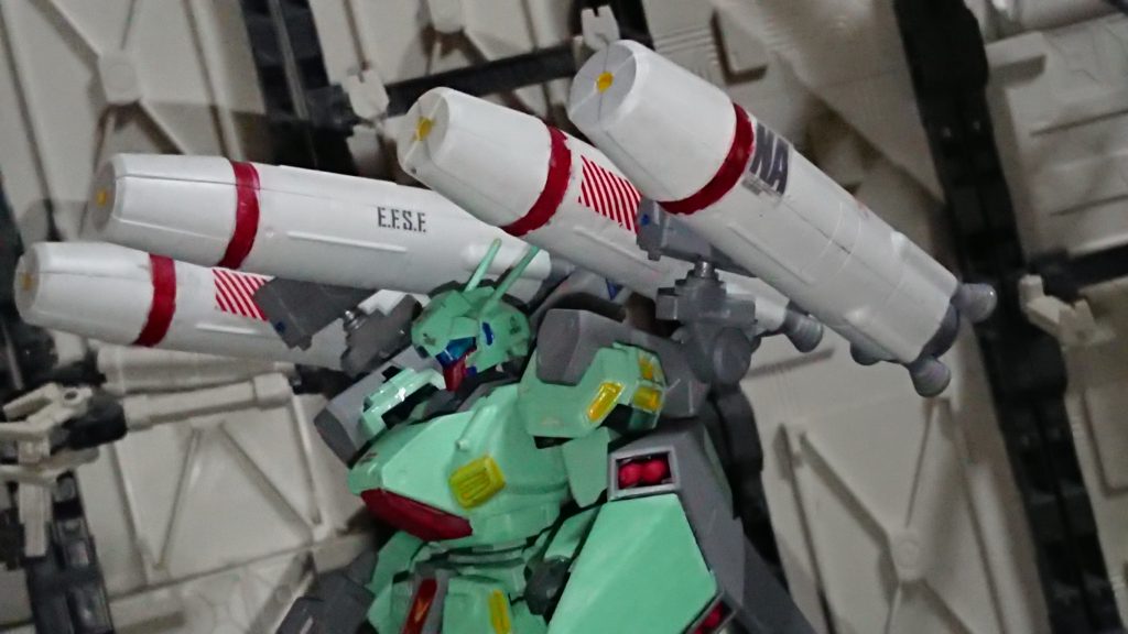 ミサイルにはそれっぽいマーキングシールを
…いやまあ後述の粗を誤魔化す目的が9割ですけどね(