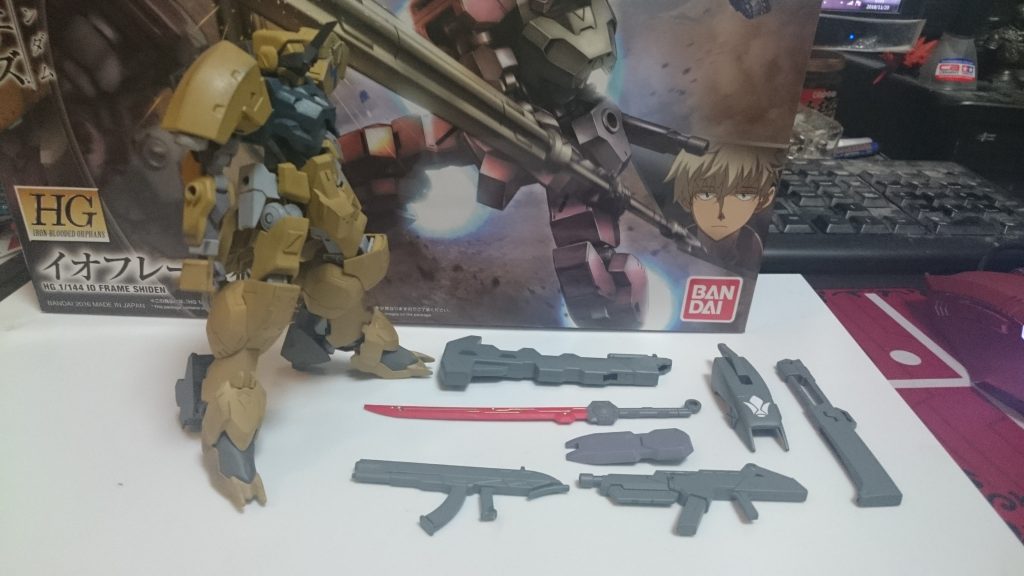 兵装一覧になります。
漏影というよりテイワズ系統を中心としています。
まだ腰の左右てスカートに武装拡張箇所は残っていますが……流石に着膨れし過ぎなので非搭載です。