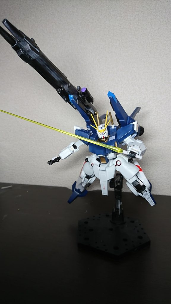 射撃の手数が貧弱になった分、どちらかと言うと格闘寄りの機体とも言える