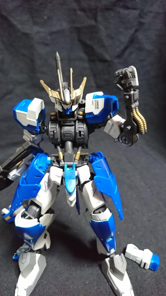 今回はフレームのパイプ部分を金で部分塗装してみましたフレームにもうひとつ色を入れるといい感じになりますね(^^ゞ