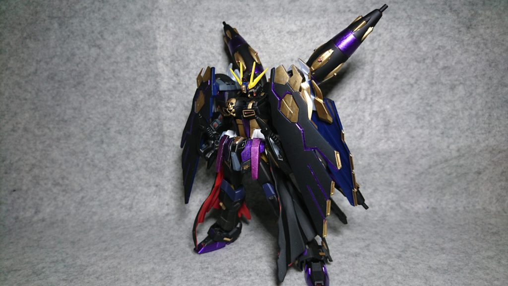 型式番号[CVS-X2]ストライクガンダム ゴシックメア･フルイクス

こちらはクロスボーンガンダムX2のカラーを丸パクｒ…オマージュ!!そう！オマージュして見た作品!!

コンセプトは1号機が近接寄りの武装だったので、中遠距離に対応できる武装を装備させたかった為ドレッドノートの有線式ドラグーンを搭載。

名前の｢イクス｣はBPが｢X｣に見えることから｢イクス｣という名前を入れてある。