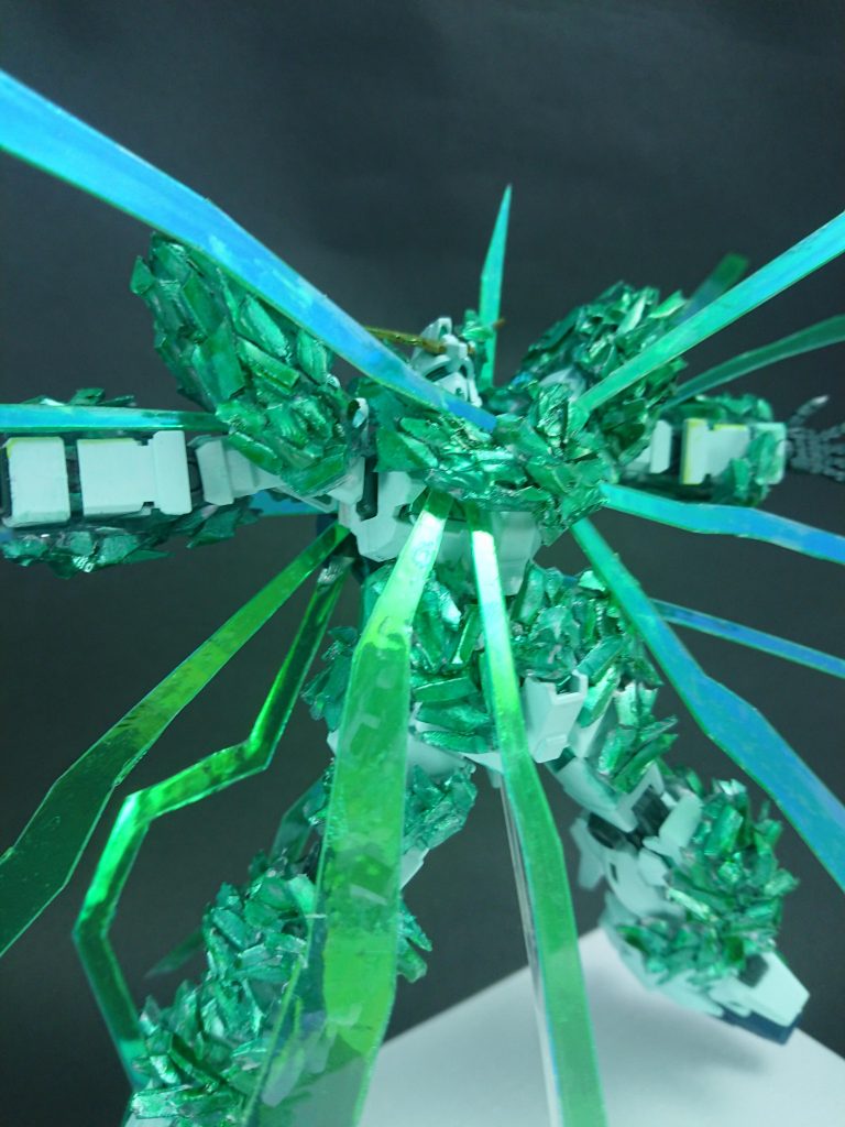 せっかくオリジナルで作ってるので原作よりゴツゴツした結晶を多めに盛り付けてみました。