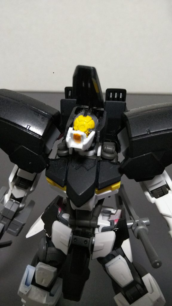 エイハブ・リアクターを2基搭載しており
各部のブースターによる高い機動性を誇ります
エイハブ・リアクターを2基搭載とあるように
グレイズと銘打っておりますが
首から下はガンダムフレームとなっております