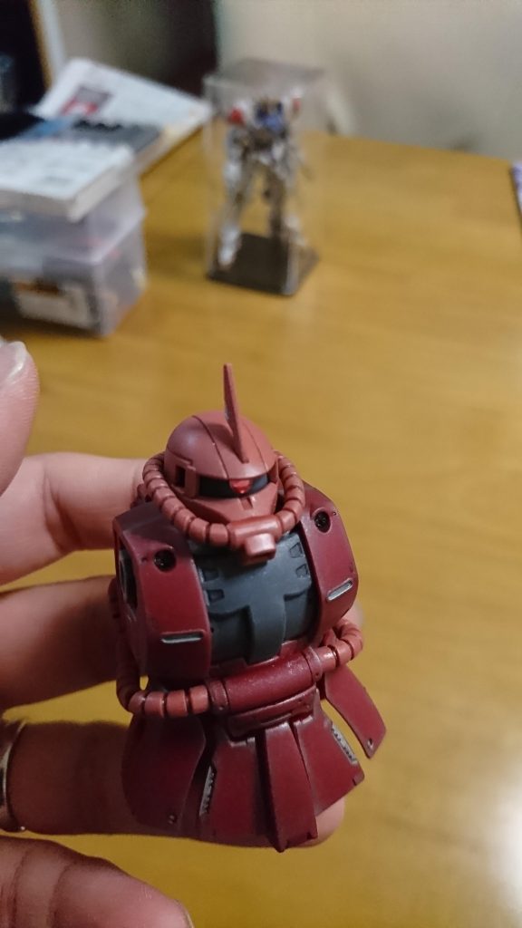 モノアイは100均のラインストーンに変更。
なかなかいい感じです。