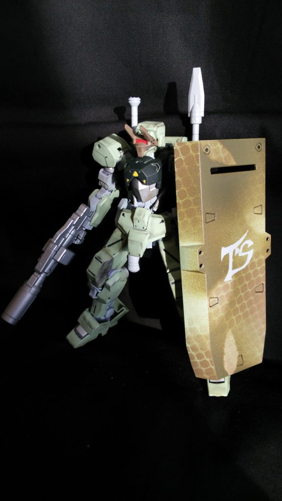 ■バイザー展開(シールド装備)
シールドは網ネットを使用して塗装。
テイワズロゴは拘ったんですがシールで良かったと後悔してます;