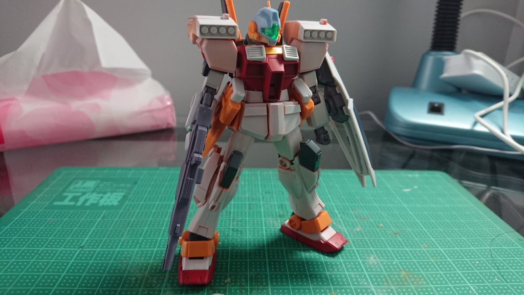 大方改修が完了した状態。この後一部パーツの位置を移動したり、シールドを加工したりして今の形になりました。