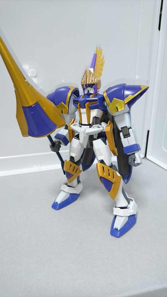使用したガンプラは
・HGCE エールストライクガンダム
がベースの
・HGSEED デュエルガンダム アサルトシュラウド
・HGBF ギャンスロット
・HG鉄血 ガンダム・キマリス
・HG鉄血 ガンダム・キマリスヴィダール
・HG ソードカラミティ改造キット
です。
「デュエル改造したい!」「元がシンプルだから派手にしたい!」「ギャンスロット余りハンパない!」という事で、「某ソシャゲのヒトヅマニア(紫)ぽく騎士らしくしたらええんやないか?」と。