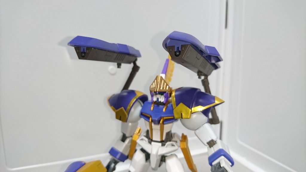 中にはかのガンダムを葬った「ダインスレイヴ」システムが内蔵されており、遠くの敵に対して超高速の「槍」を放つ事ができます。これで近・中・遠距離においてほぼ敵なしのデュエルが完成でございます。