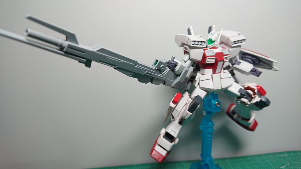 主兵装はガンダムデルタカイのロングメガバスターの簡易型である「ロングバスターランチャー」
簡易型と言えどもオリジナルに引けを取らない威力を持つ。