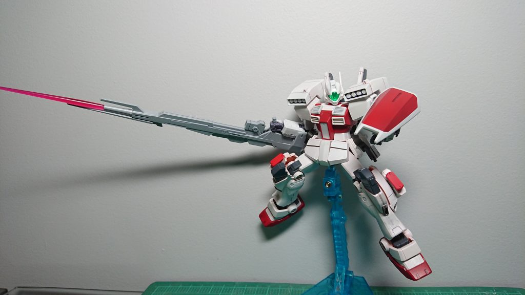 また発射口にビーム刃を形成することで、極長の格闘兵装「バスタージャベリン」として使用可能。