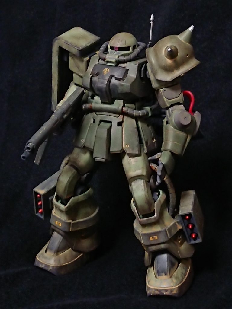 全体像
片腕は吹き飛んだために、残党軍がj型とf型のジャンクパーツを用いて強引に修復した、という設定を盛り込んでいます。
そのため左右で腕が異なり、左腕が僅かに長くなっています。