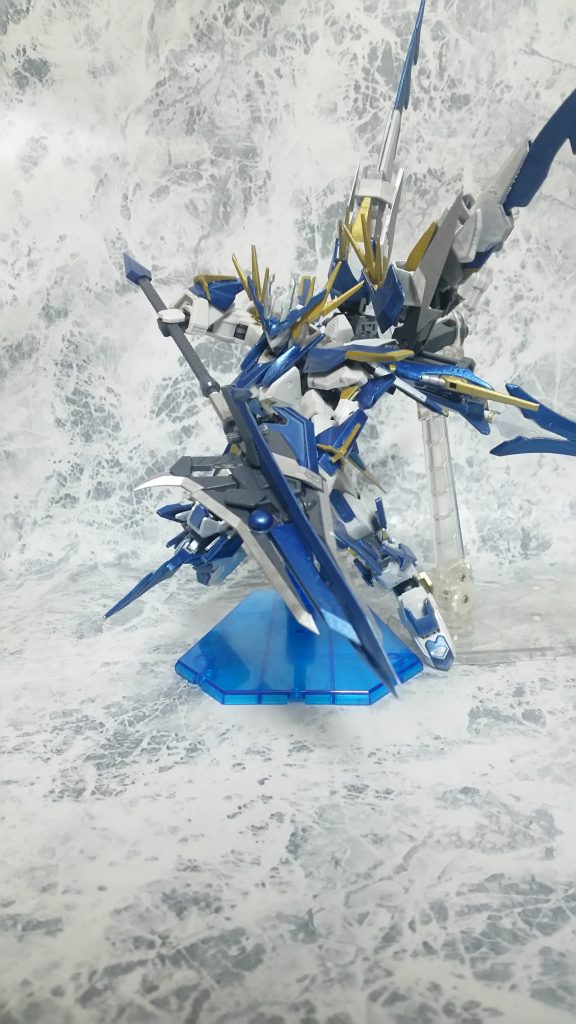 主兵装のアイシクルランスもまた、分割使用が可能。