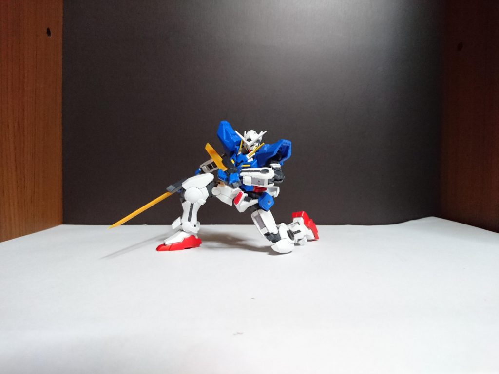 肩はグレイズのフレームを使い、腰と腹をクロスボーン、(フロントスカートは磁石で固定してるので動きに合わせてバランス取れます)