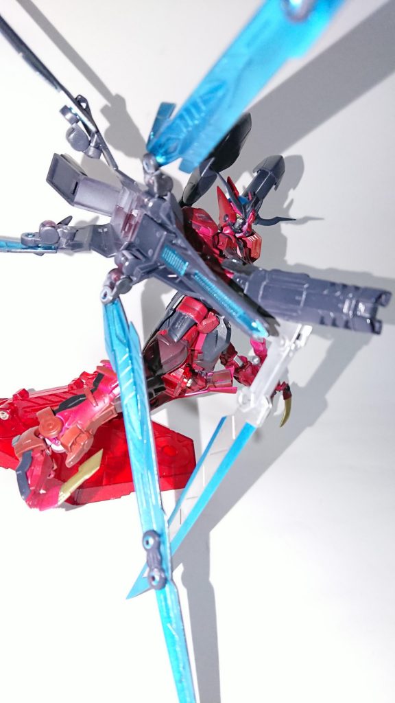 内側なんですが、Xのリフレクターみたいな感じを出したかったのでシルバー下地にクリアブルー吹いてそれっぽさ出してます。