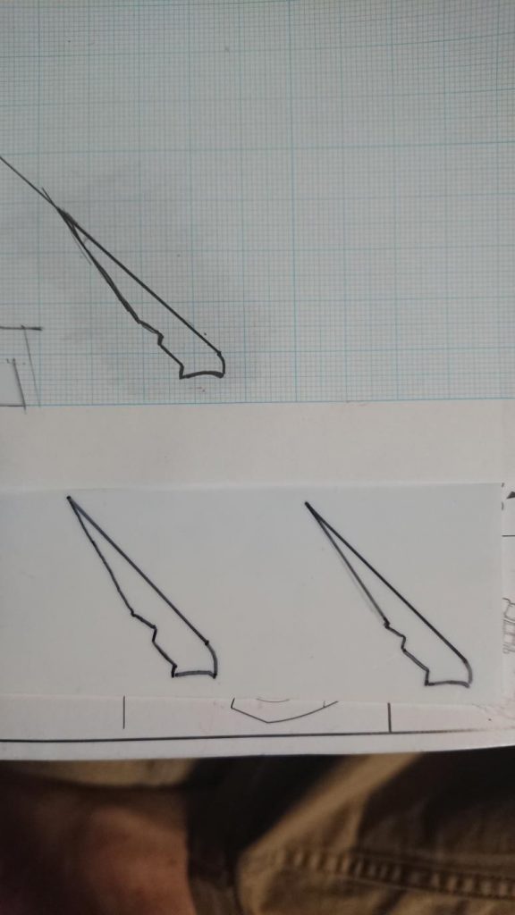 ## 制作途中2
頭の角はクシャトリヤのトサカを方眼紙になぞって型を採り、プラ板に写して作りました。