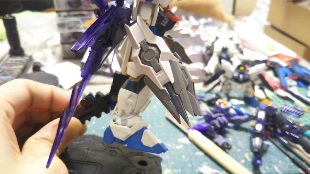 リバーシブルのシールドを装備
真ん中にグレイシャーのランスのパーツを接着してます