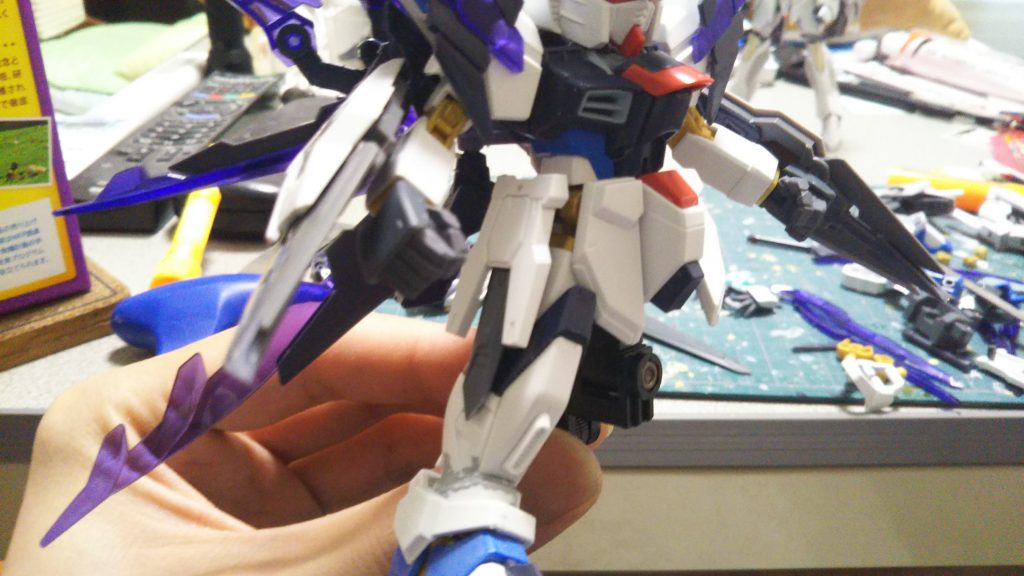 サイドアーマーはリバーシブルの余剰でついてくるリボーンズのリアアーマーにバインダーガンをくっ付けてます