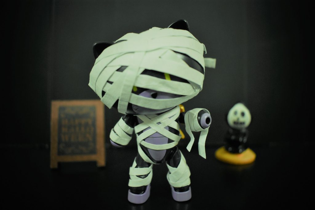 黒色はガイアカラーのピュアブラックとパープルヴァイオレッドを混ぜたものに、さらに上からピュアブラックを吹きつけました。紫色はエヴァンゲリオンのカラー(エヴァパープル)です。